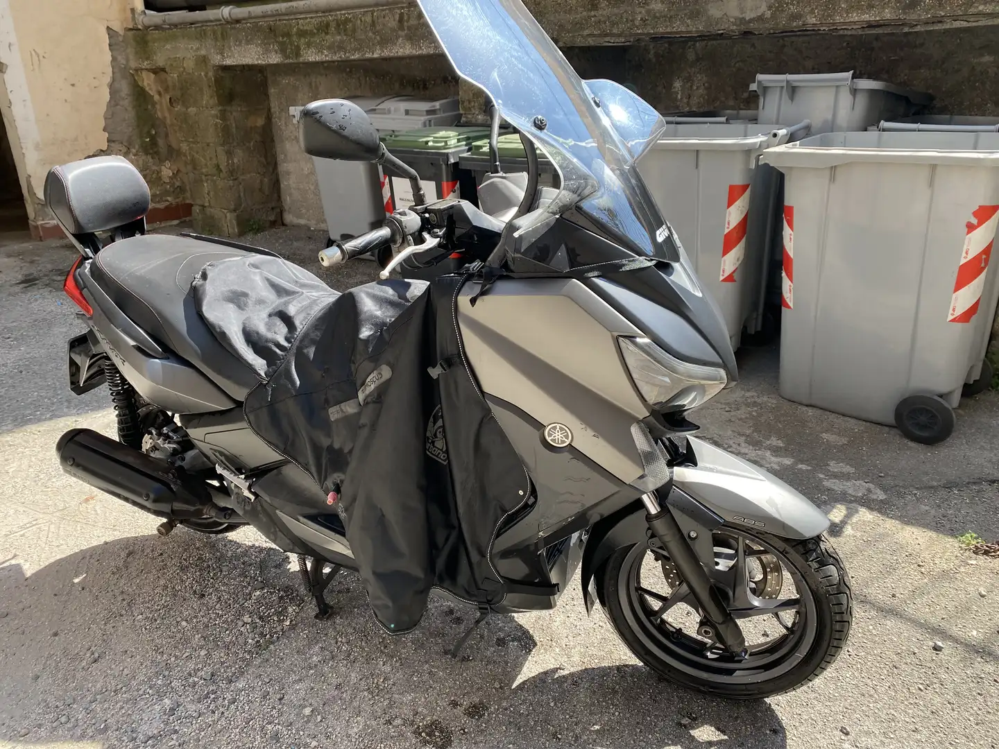 Yamaha X-Max 250 - 2