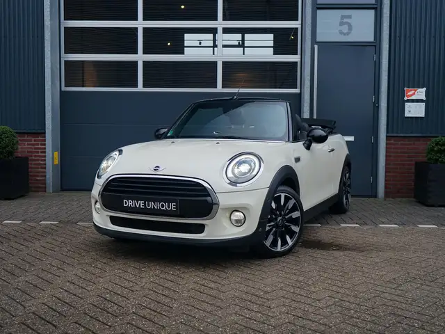 MINI Cooper Cabrio 1.5 Serious Business