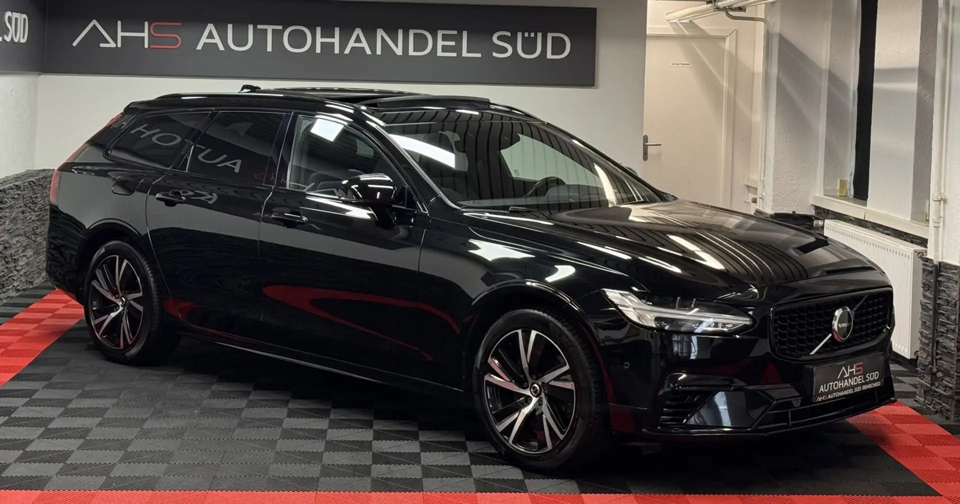 Volvo V90 R Design Recharge AWD*PANO*AHK*HUD*360° Negro - 2