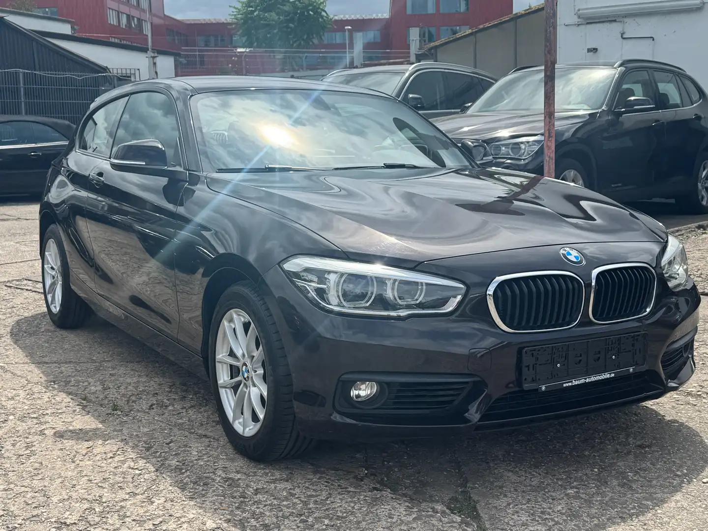 BMW 118 118 d Advantage*AUTO.*AHK*TEMPO*SHG*LED*2.HAND* Braun - 1