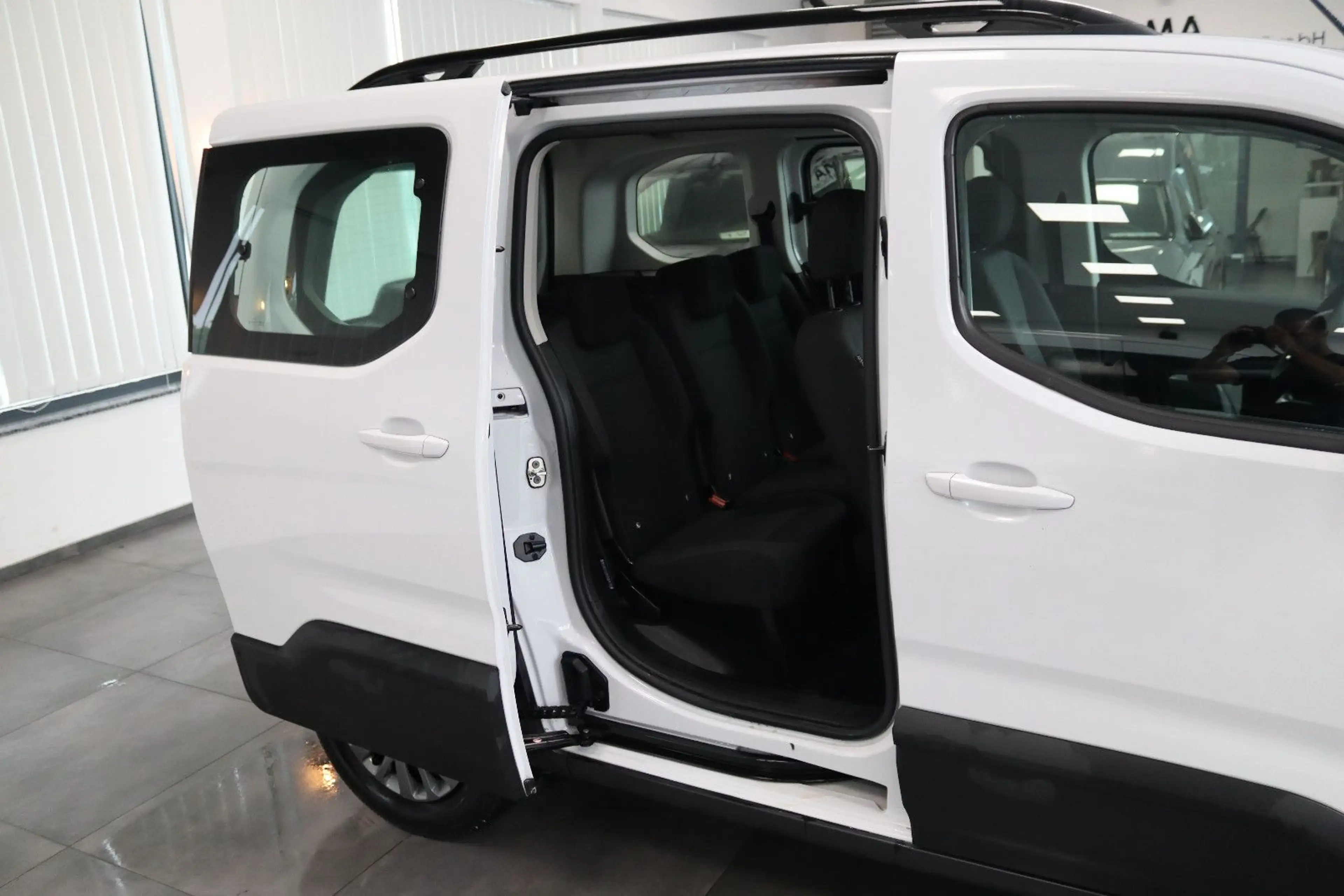 Peugeot Rifter Allure 1.5 BlueHDI * 1.HAND + 5-SITZER * — photo 8