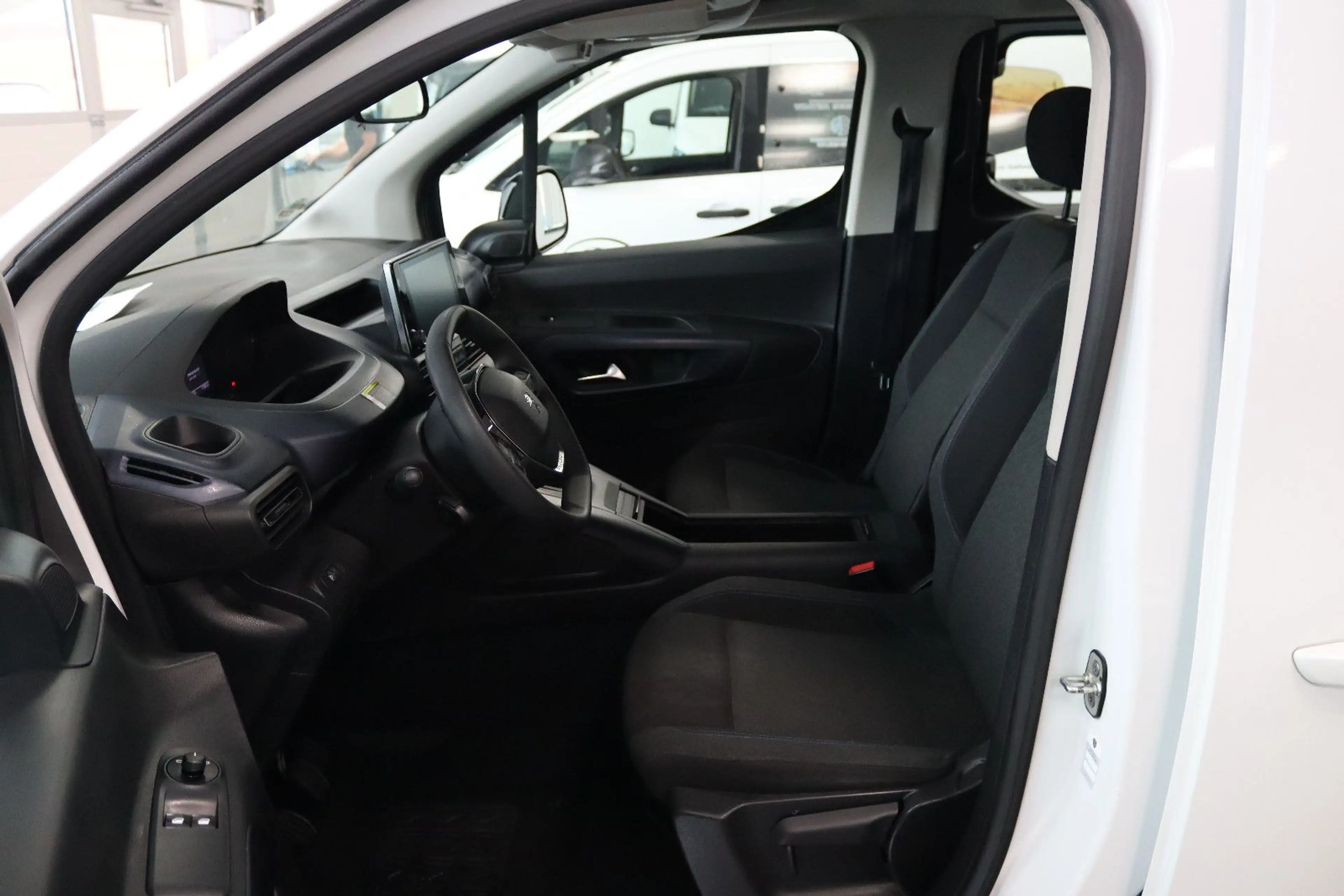 Peugeot Rifter Allure 1.5 BlueHDI * 1.HAND + 5-SITZER * — photo 9