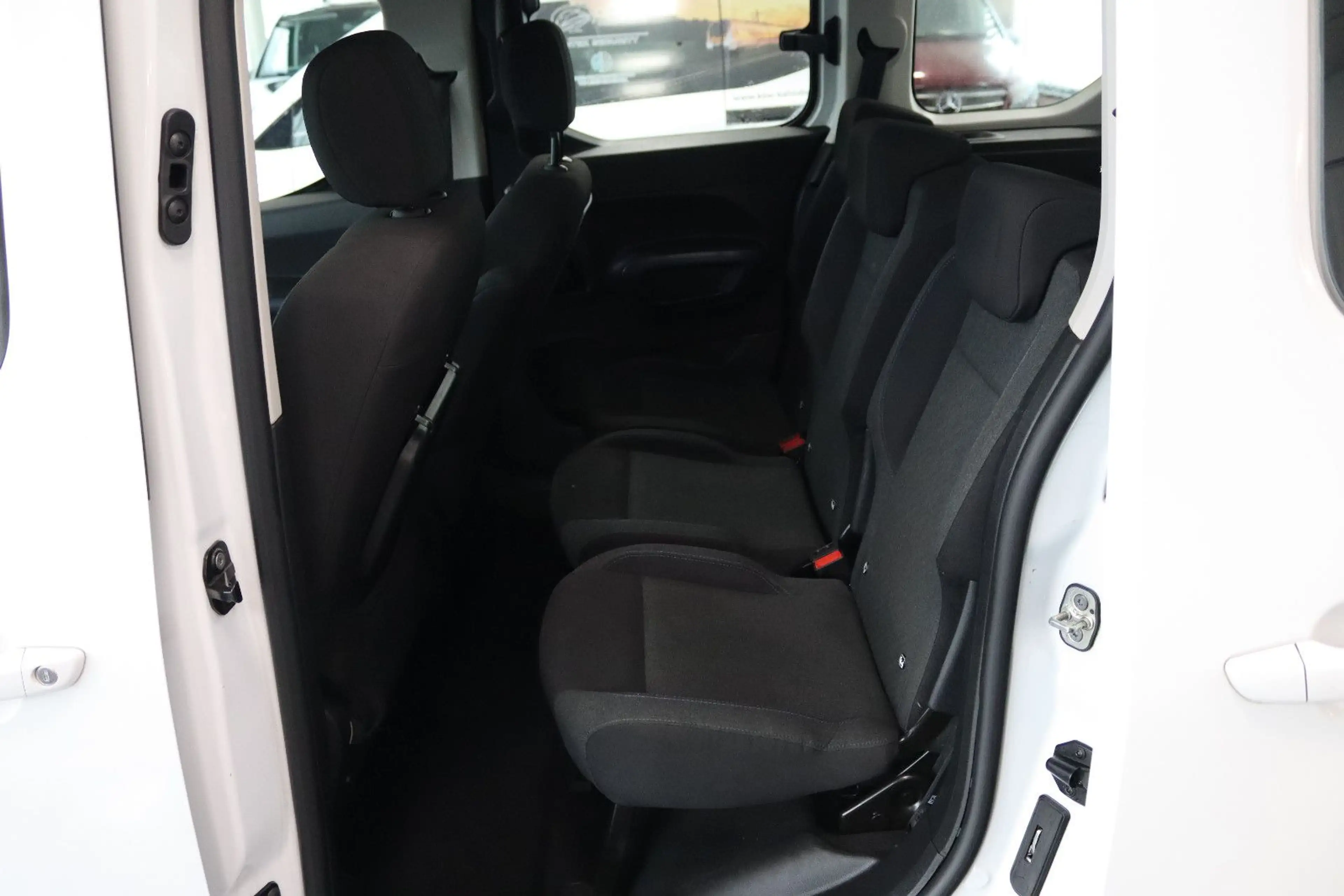 Peugeot Rifter Allure 1.5 BlueHDI * 1.HAND + 5-SITZER * — photo 14