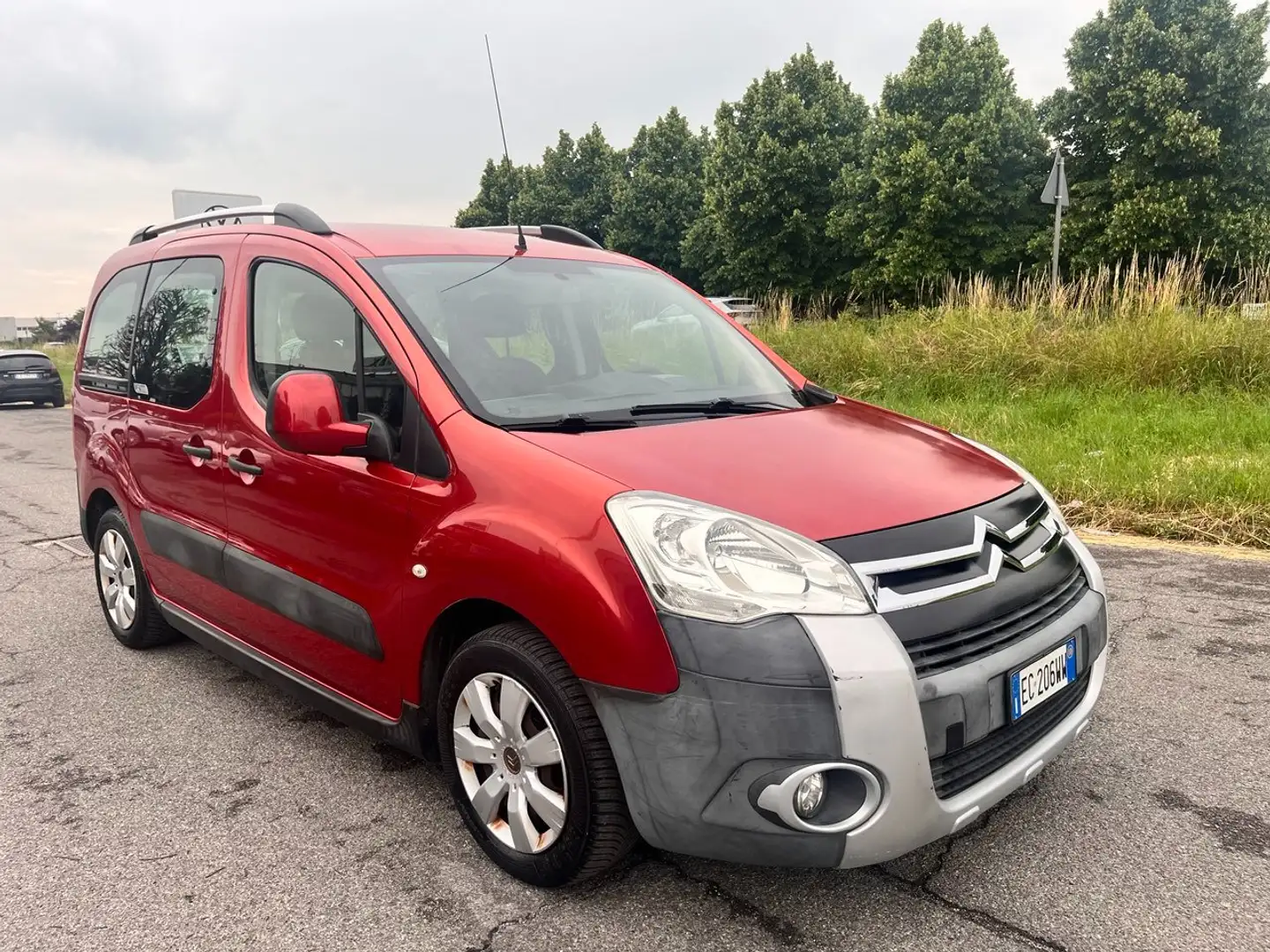 Citroen Berlingo Berlingo 1.6 vti Xtr 120cv Rojo - 2