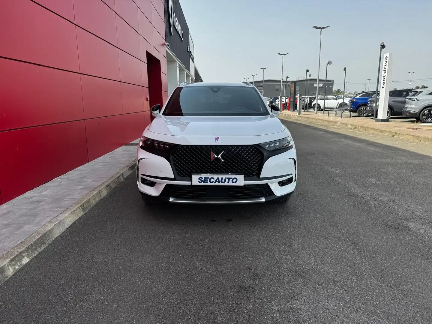 DS Automobiles DS 7 Crossback Crossback 1.5 BlueHDi Drive Efficiency Business Blanc - 1