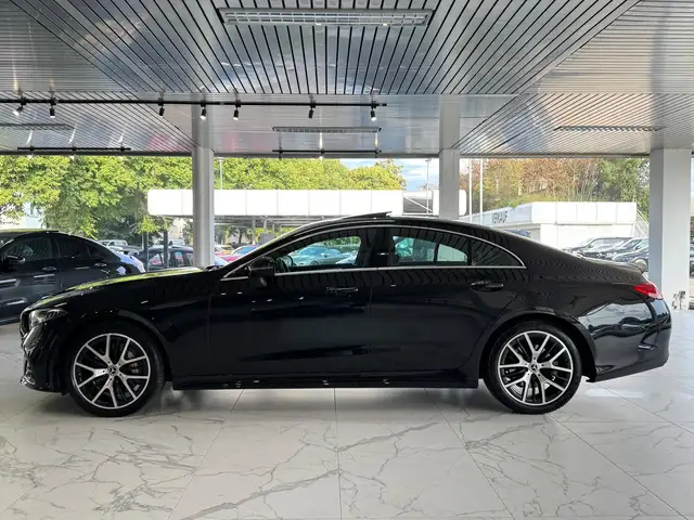 Mercedes-Benz CLS view 3