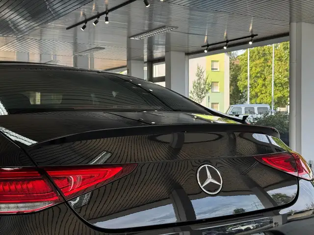 Mercedes-Benz CLS view 9