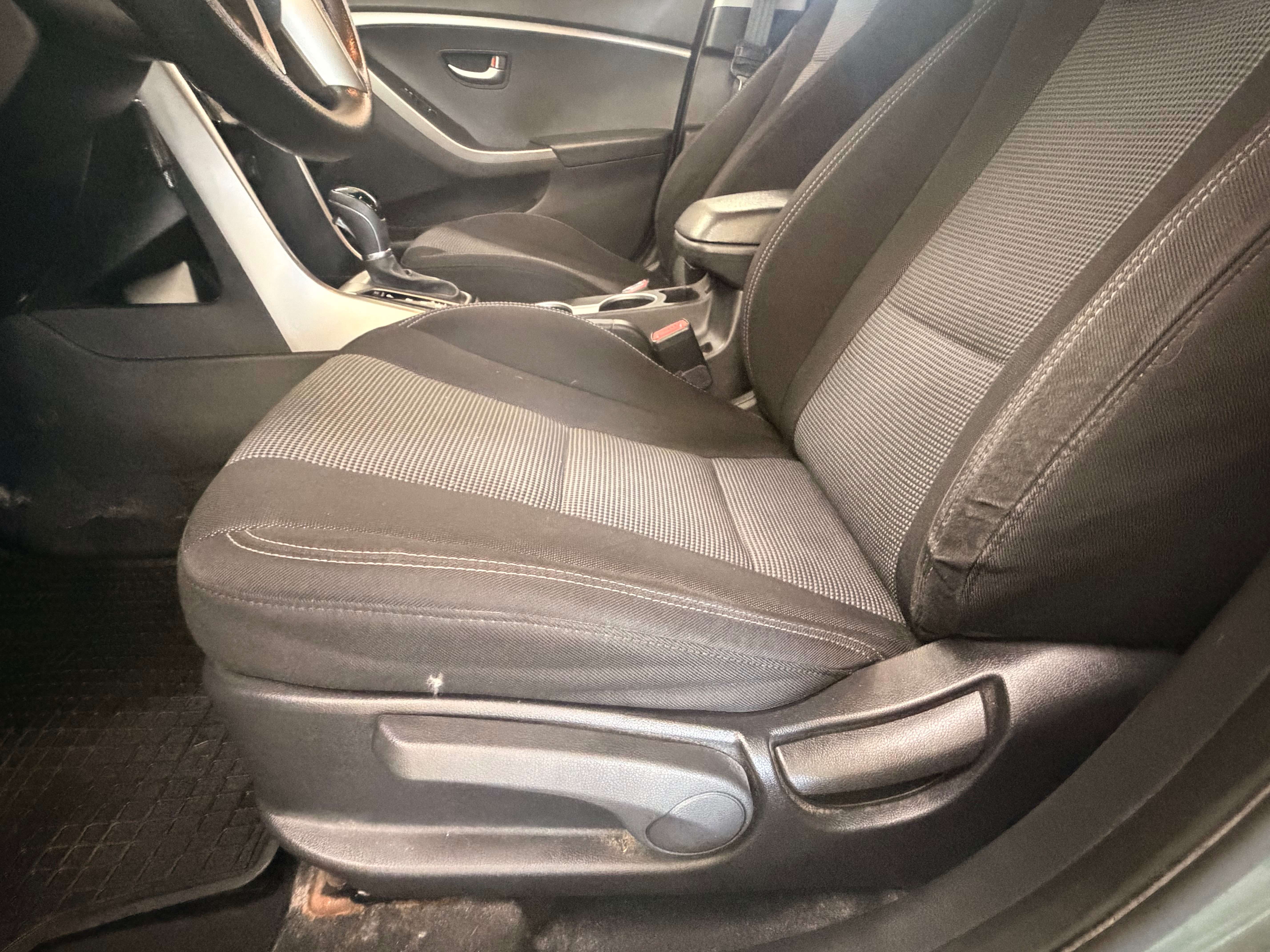 2013 Hyundai Elantra GT GL - Image 11