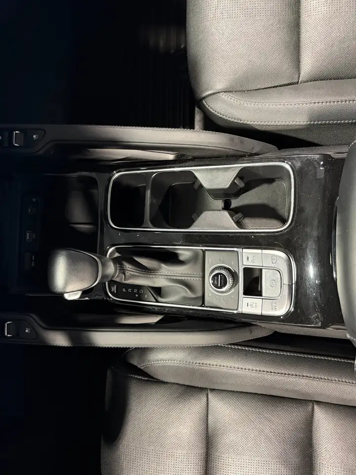 Kia Telluride снимка Kia Telluride