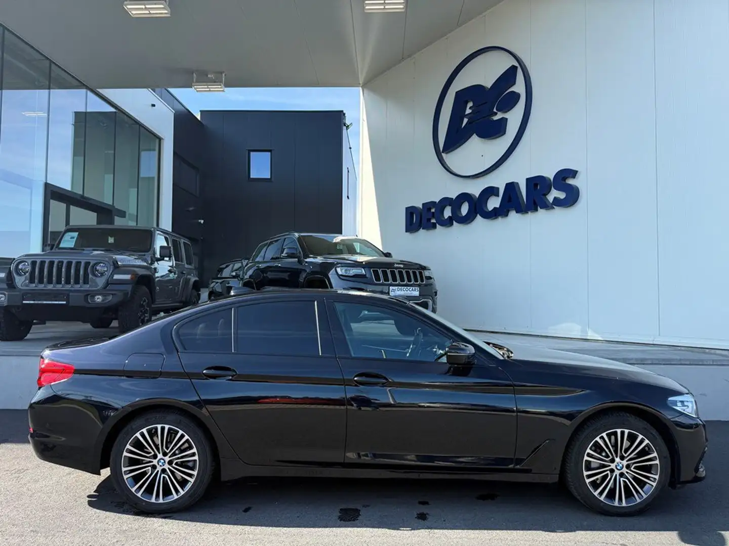 BMW 530 Topstaat // 530e Hybrid - Carplay - Navi // - 2