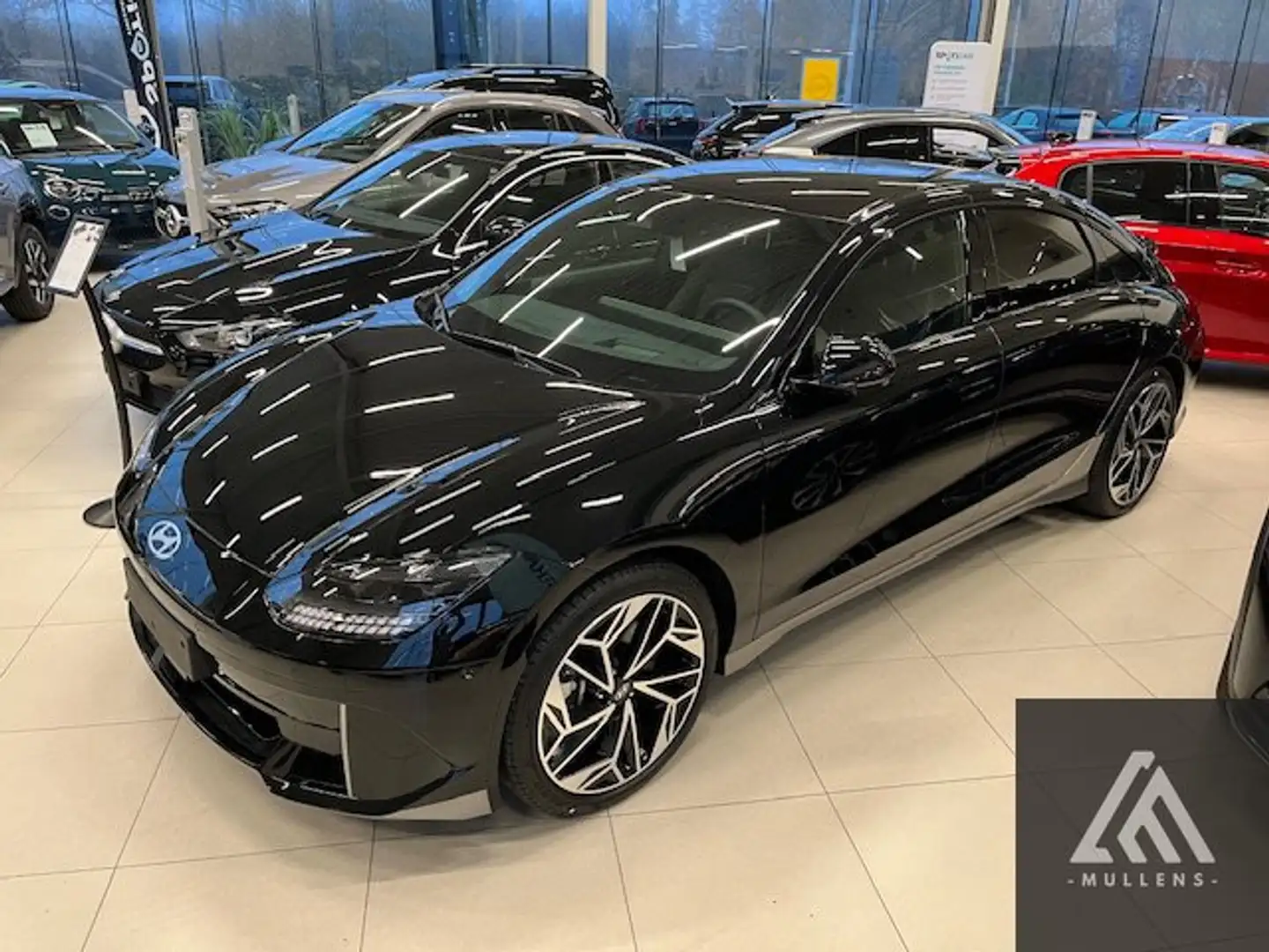 Hyundai IONIQ 6 77,4 kWh BALANCE + Leder + 20" Alu velgen + Head Zwart - 1