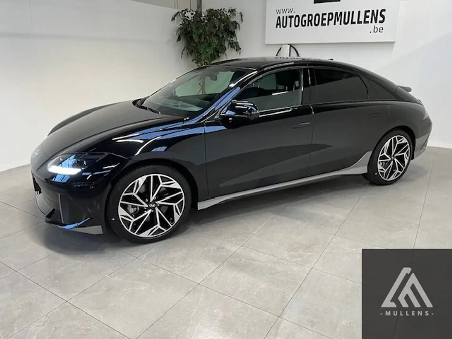 Hyundai IONIQ 6 77,4 kWh BALANCE + Leder + 20" Alu velgen + Head Zwart - 2