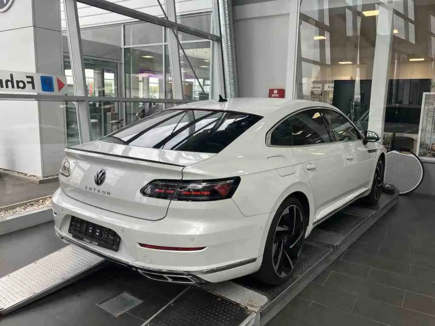 Volkswagen Arteon 2.0 TSI DSG R-LINE STANDHZG NAVI KAMERA Weiß - 2