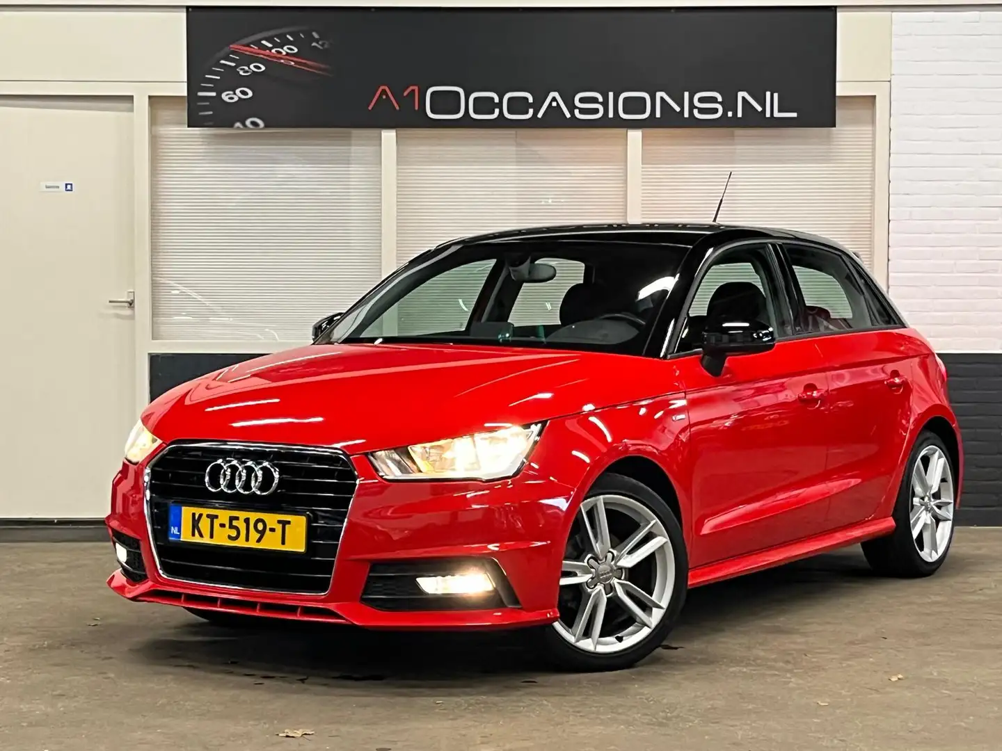Audi A1 Sportback 1.0 TFSI Adrenalin Rood - 2
