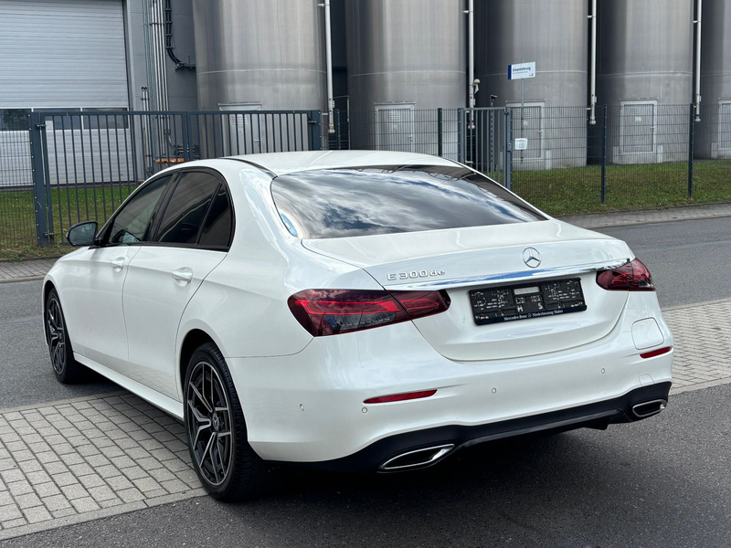 Mercedes-Benz E 300 de  Limousine 2x AMG Night Paket Designo 19 — photo 4