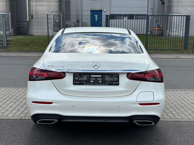 Mercedes-Benz E 300 de  Limousine 2x AMG Night Paket Designo 19 — photo 5