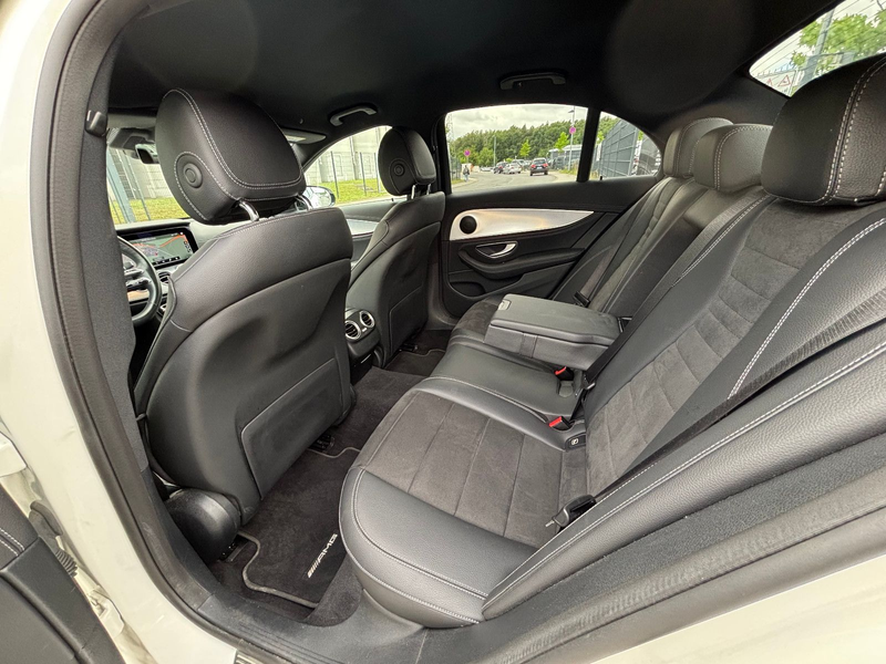 Mercedes-Benz E 300 de  Limousine 2x AMG Night Paket Designo 19 — photo 9
