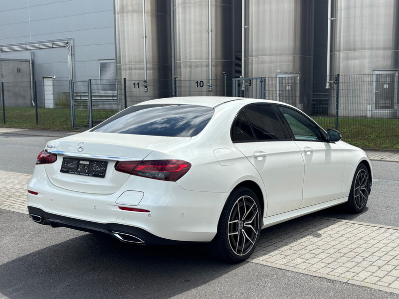 Mercedes-Benz E 300 de  Limousine 2x AMG Night Paket Designo 19 — photo 3