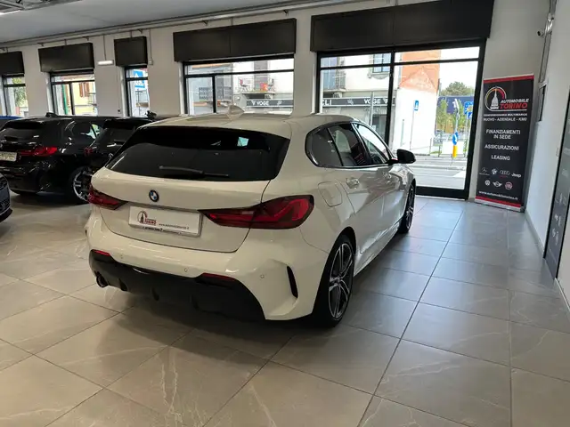BMW 1 Series view 4