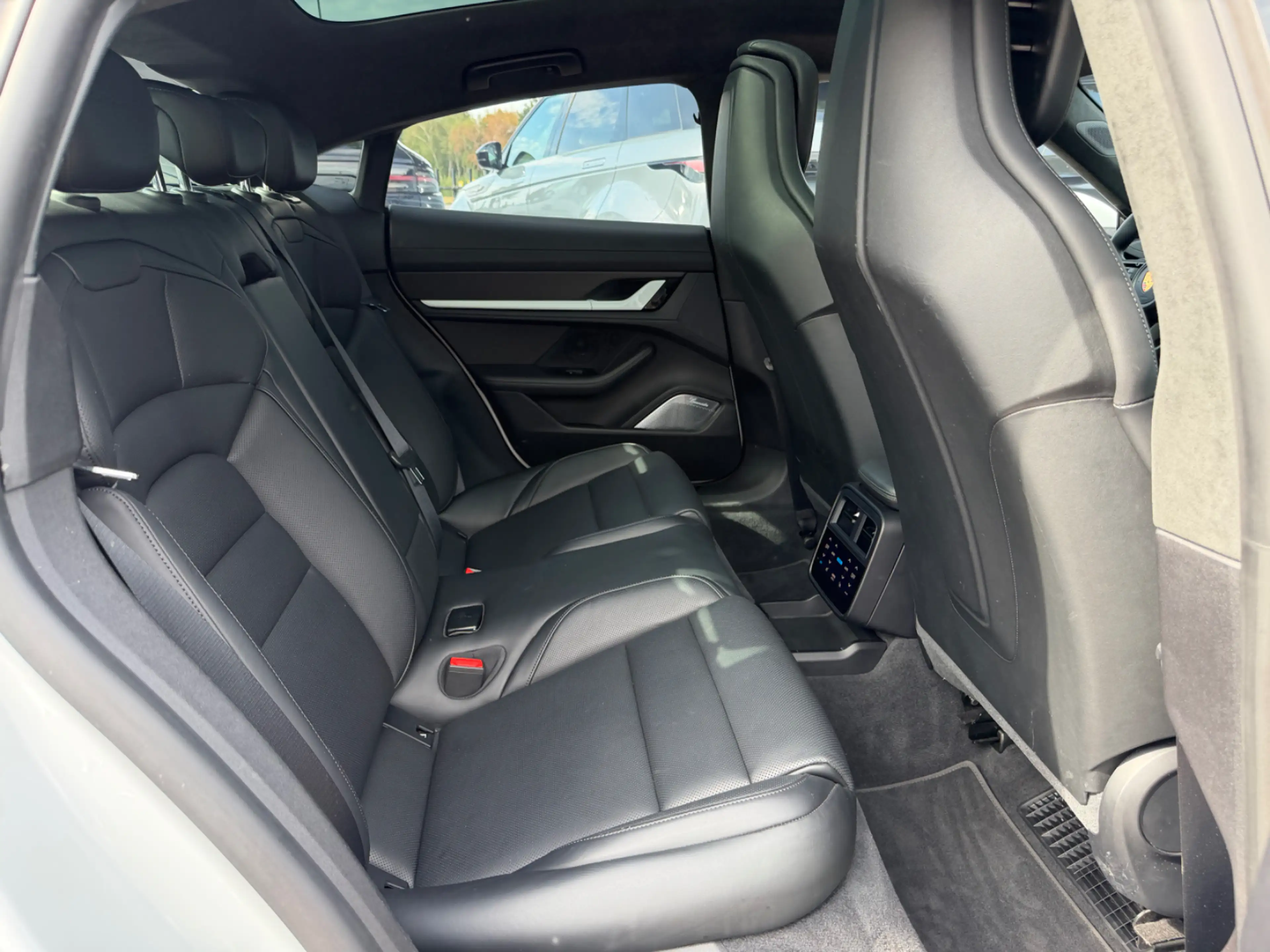 Porsche Taycan Turbo S 93 kWh / SoH 91,3% / Full option! / Panora — photo 10