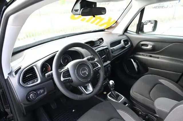 Jeep Renegade view 10