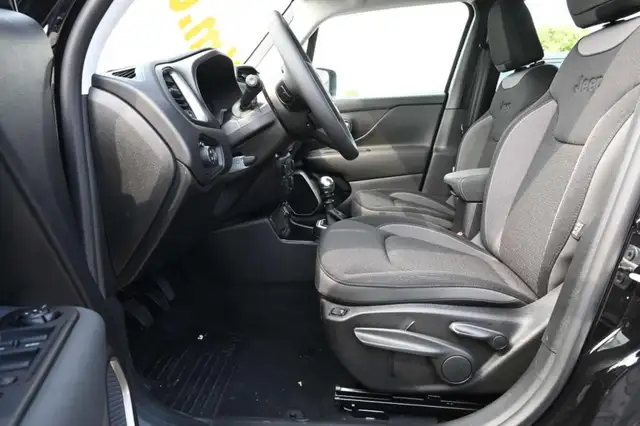 Jeep Renegade view 11