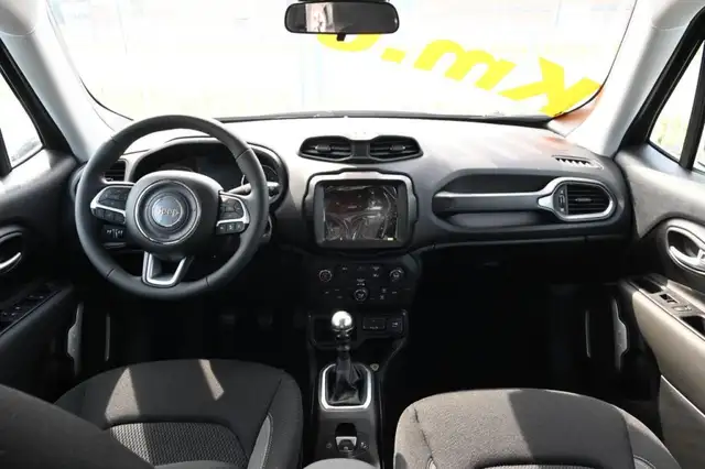 Jeep Renegade view 9