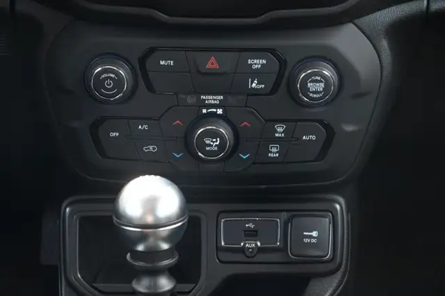 Jeep Renegade view 16