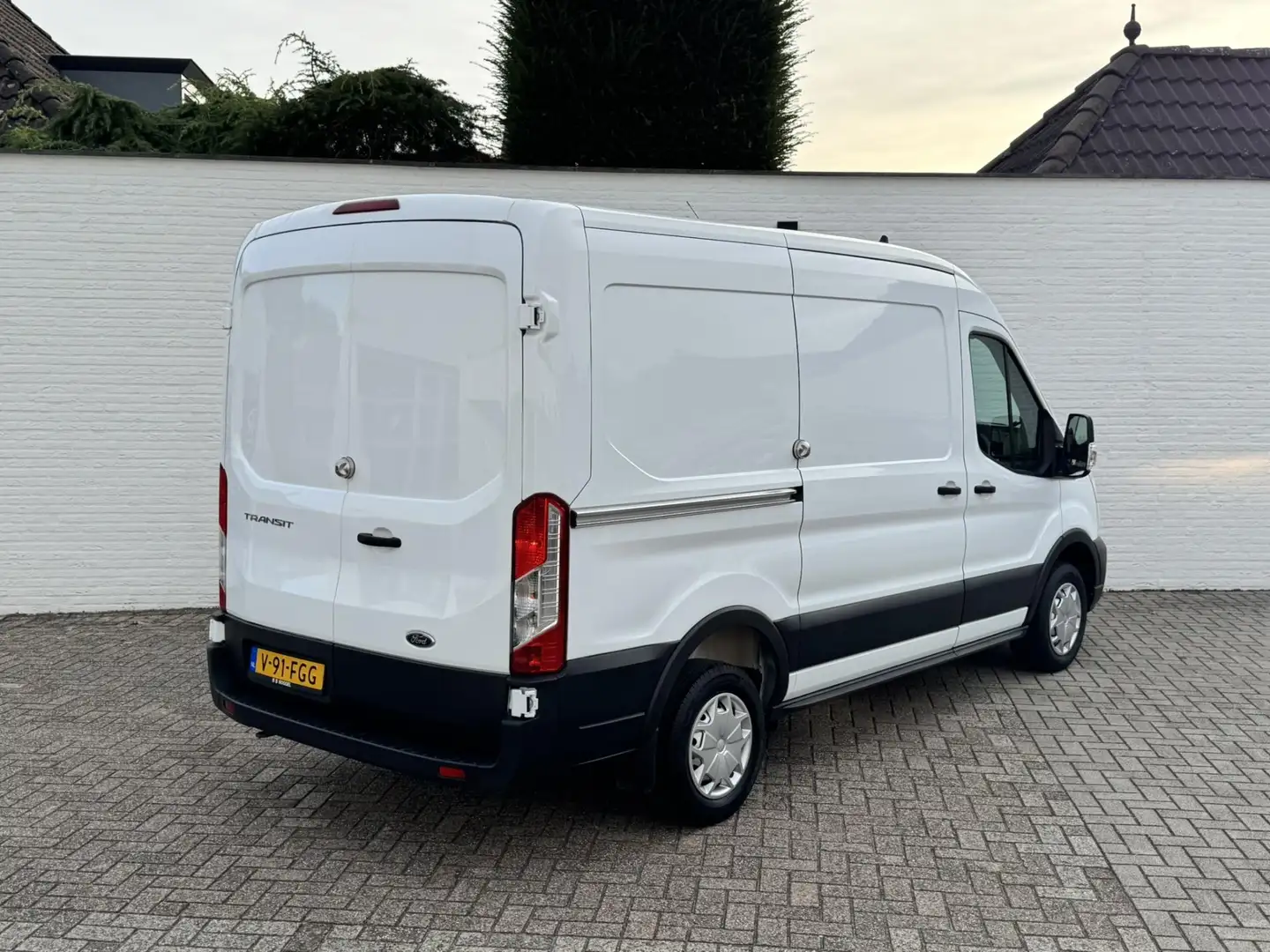 Ford Transit 290 2.0 TDCI L2H2 Trend Airco Cruise Pdc 3 Zitplaa Wit - 2