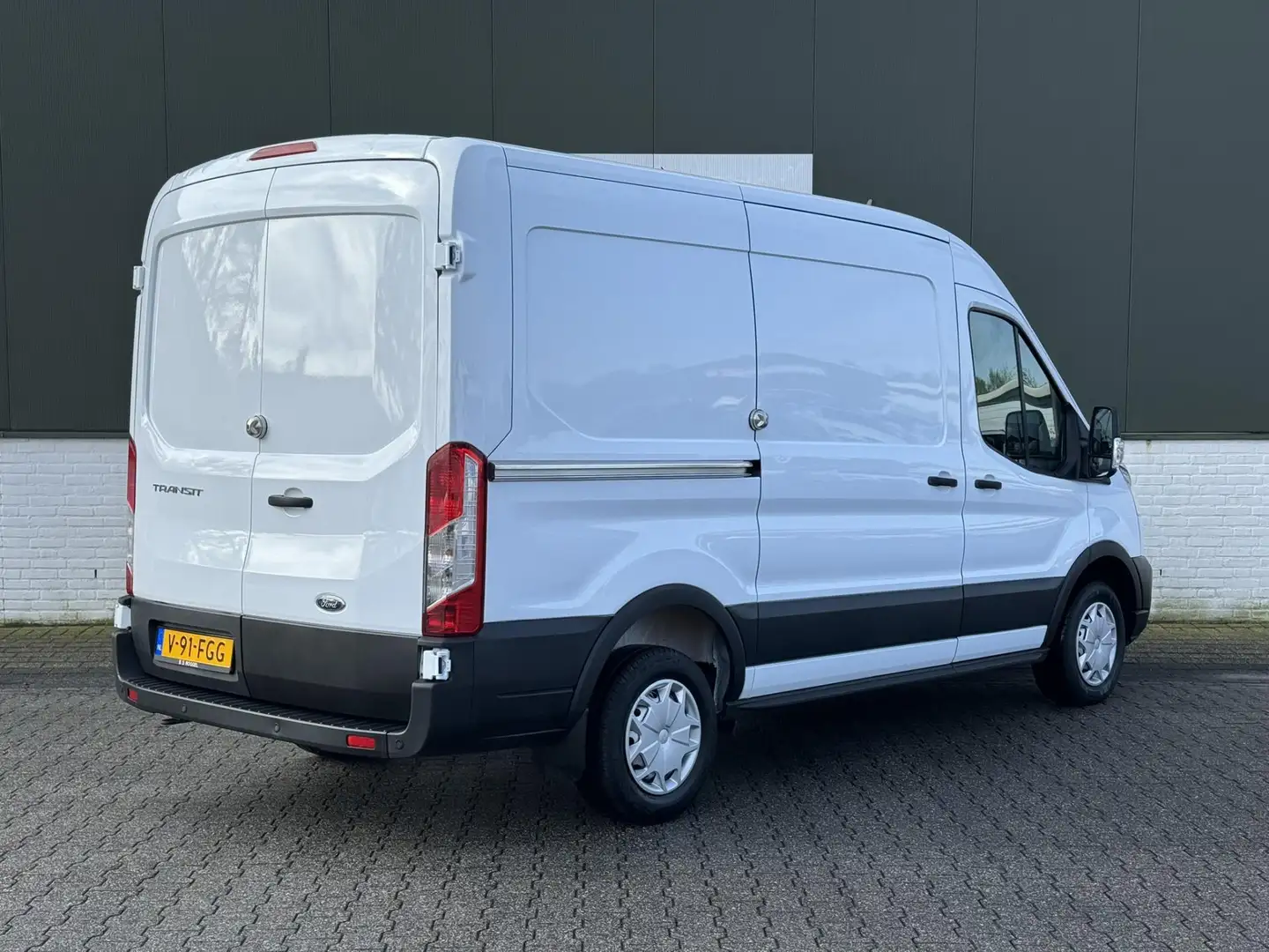 Ford Transit 290 2.0 TDCI L2H2 Trend Airco Cruise Pdc 3 Zitplaa Wit - 2