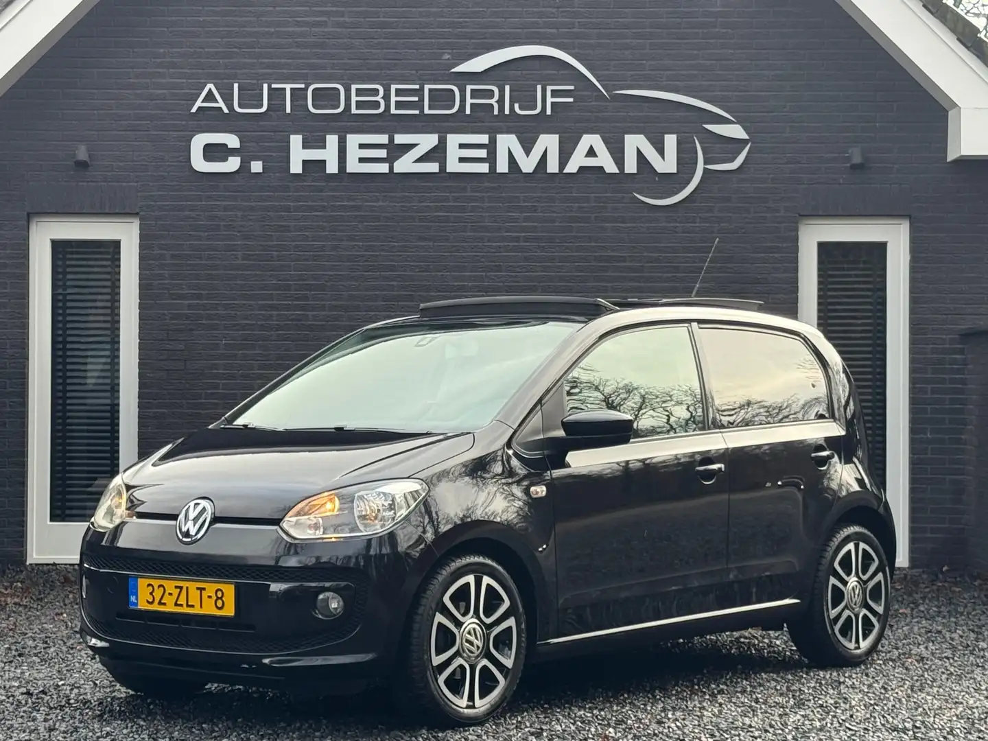 Volkswagen up! 1.0 high up! CRUISEC PANORMADAK NAVI SPORTVELGEN P Schwarz - 2