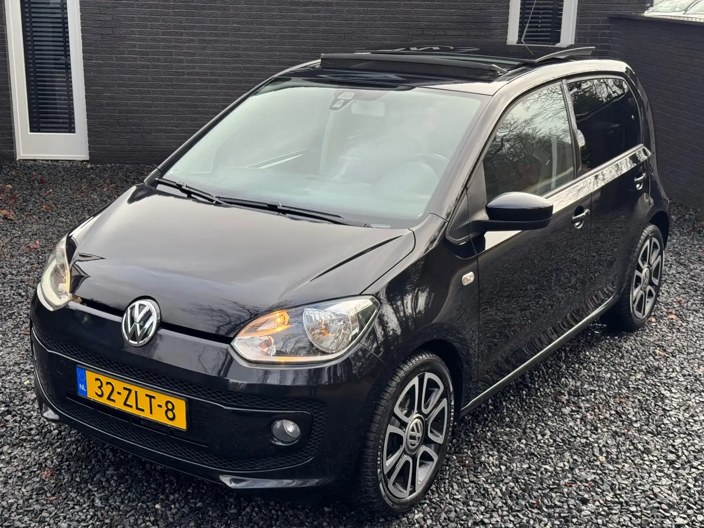Volkswagen up! 1.0 high up! CRUISEC PANORMADAK NAVI SPORTVELGEN P Schwarz - 1