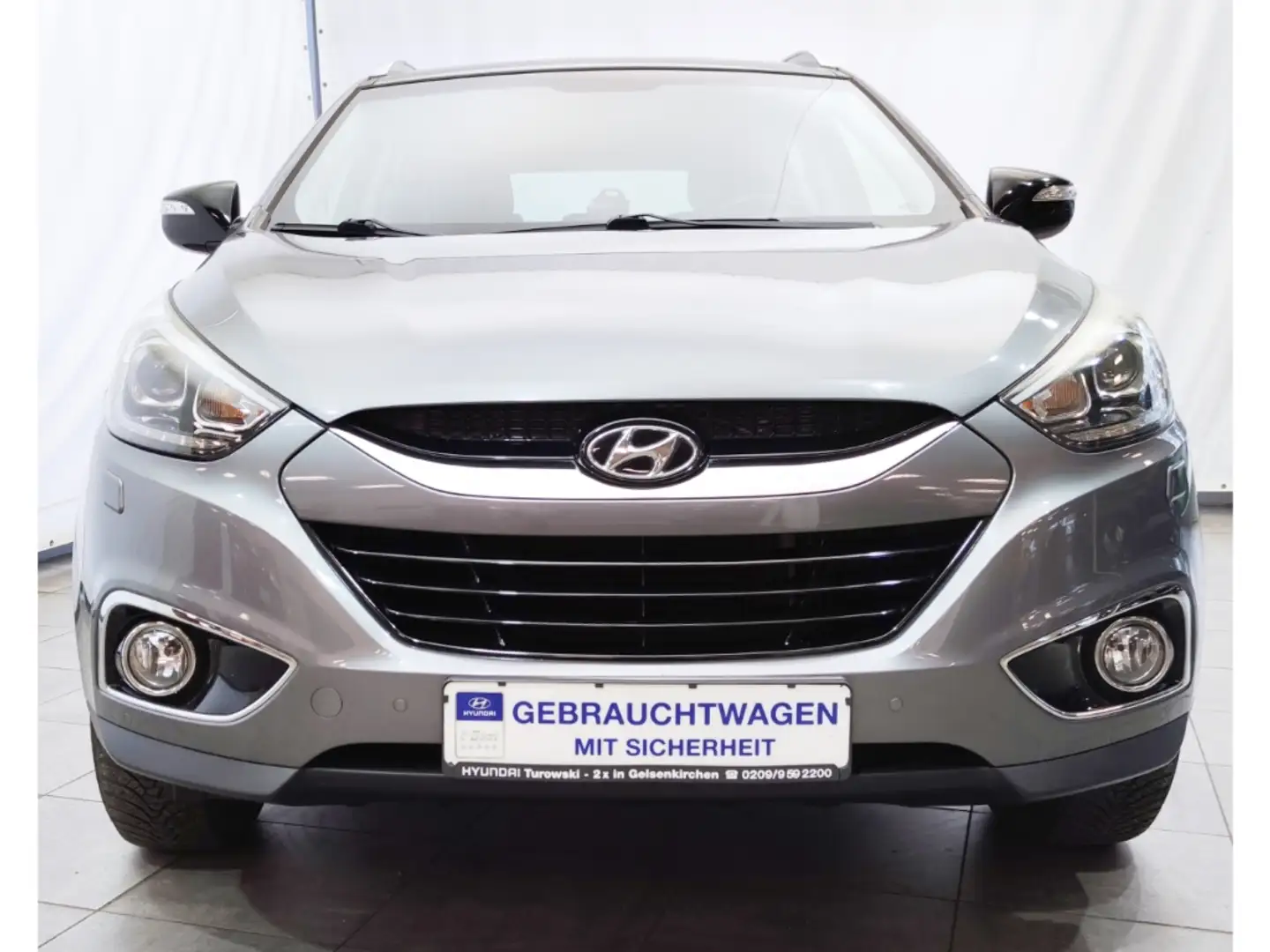 Hyundai iX35 Style 2,0 crdi 4WD Automatik Navi AHK Allw. Gris - 2