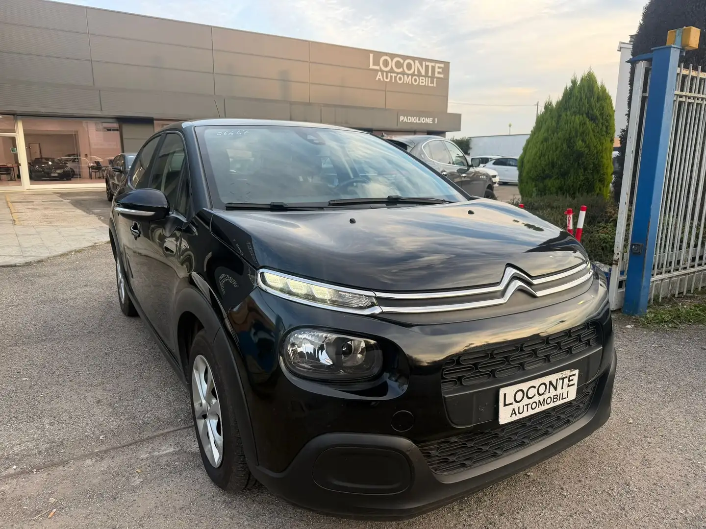 Citroen C3 1.2 puretech Shine s Noir - 1