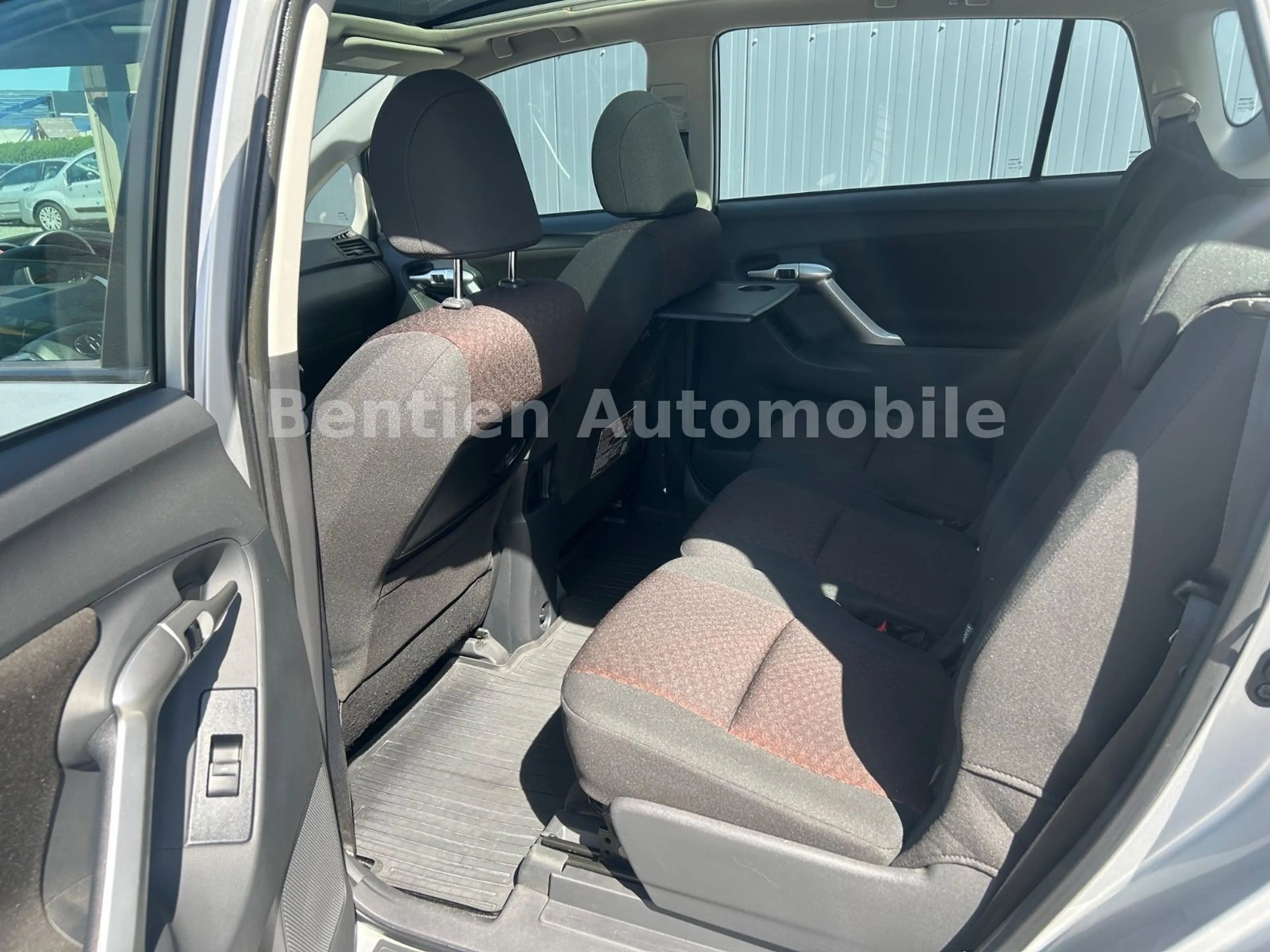 Toyota Verso Edition,Klimaautomatik,Alu,PDC — photo 9