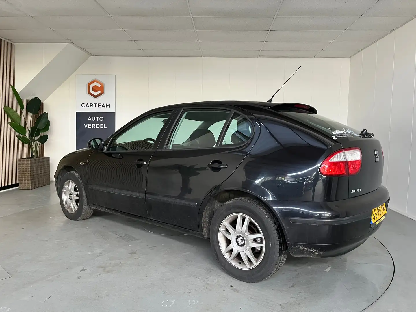SEAT Leon 1.6-16V Stella Airco, LMV Fekete - 2