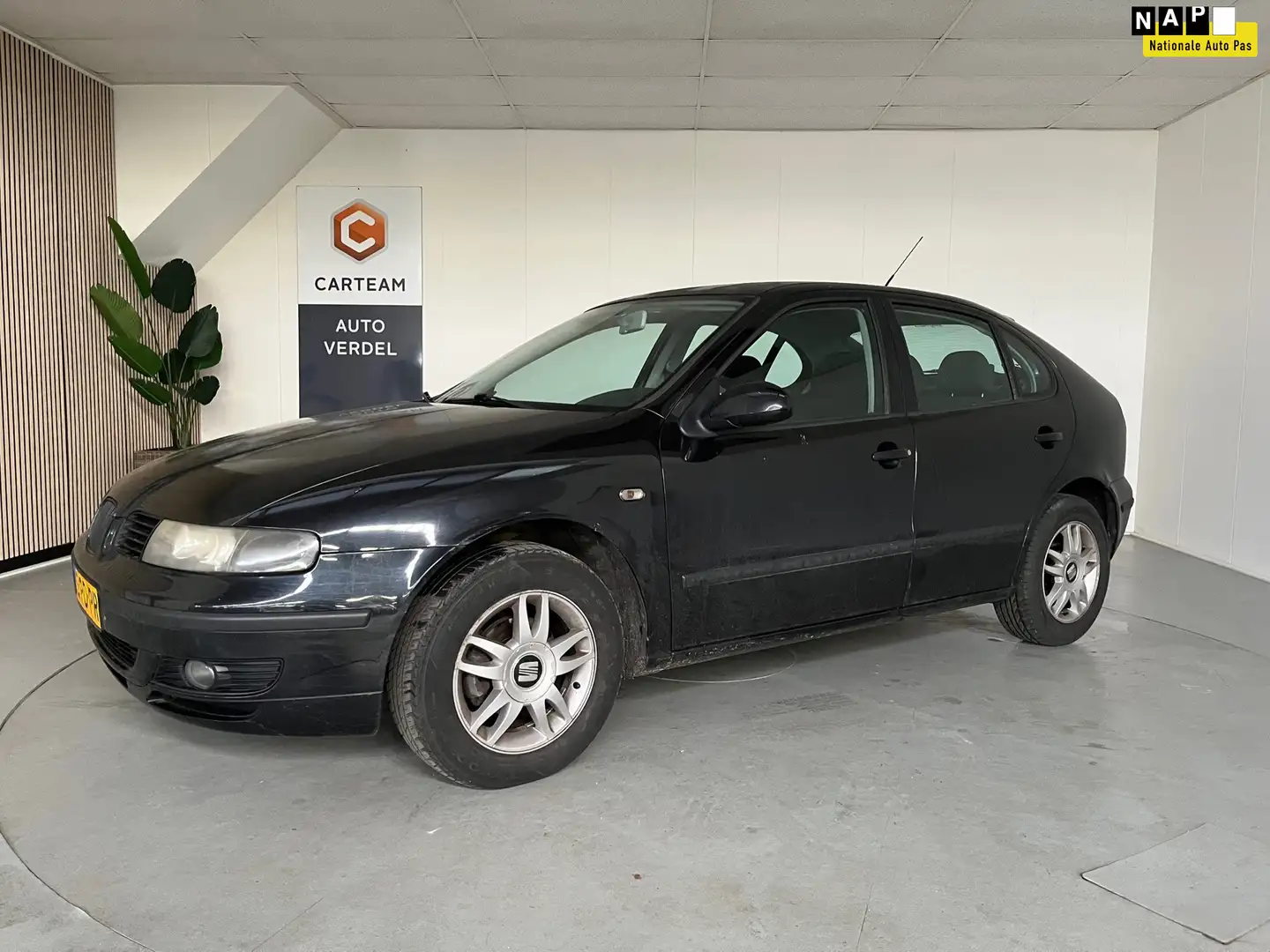 SEAT Leon 1.6-16V Stella Airco, LMV Fekete - 1