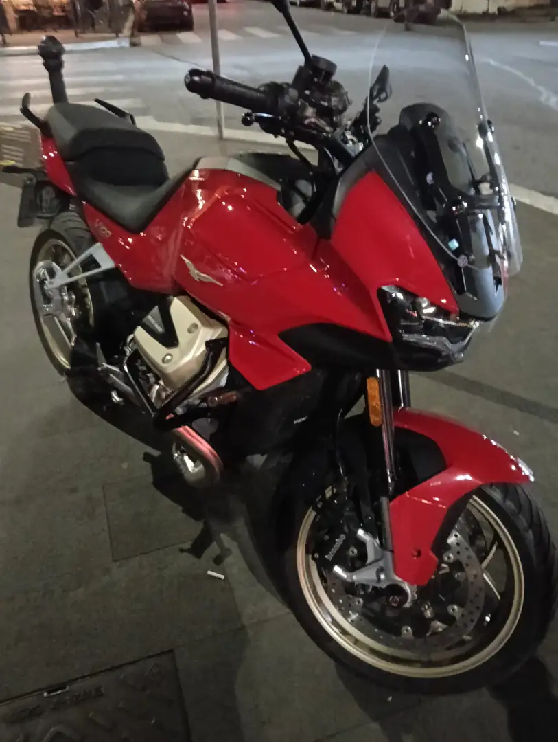 Moto Guzzi V 100 Rosso - 1