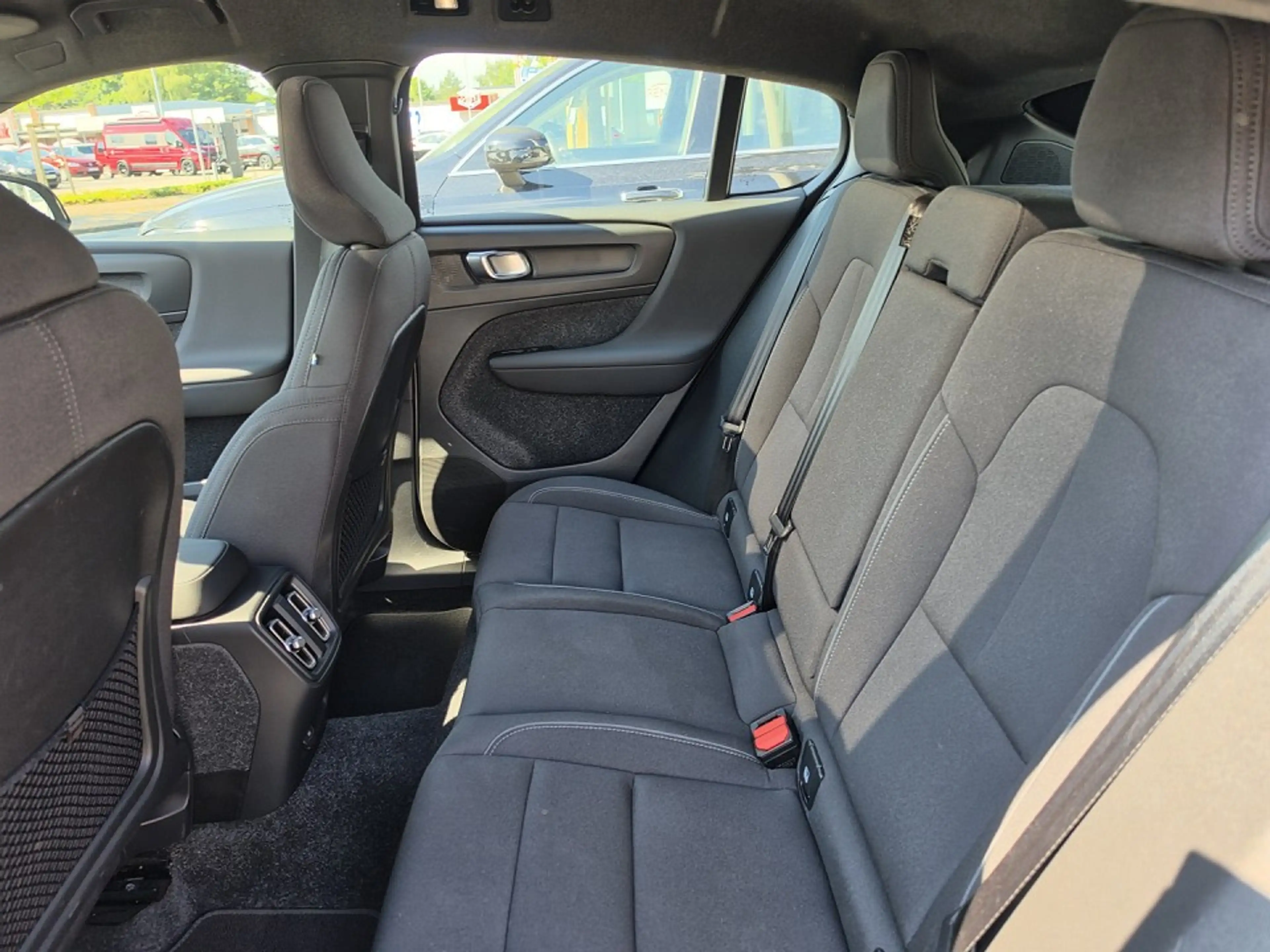 Volvo C40 Recharge (231 PS) AT|69KWH|Core|Google|AHK — photo 6