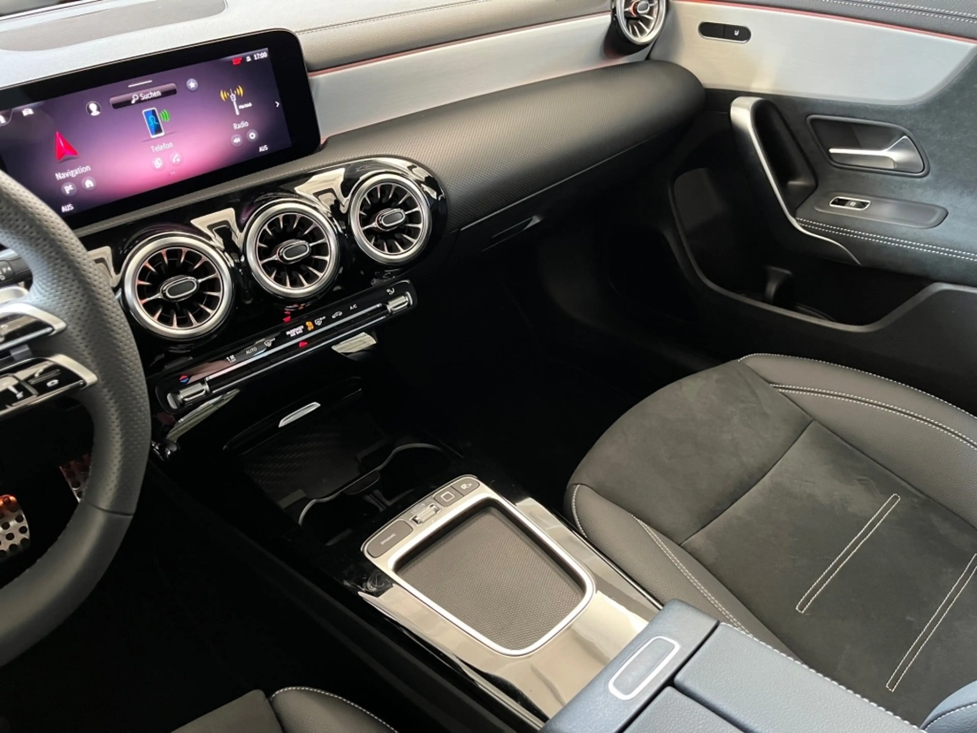 Mercedes-Benz CLA 180 Coupé AMG Night Distronic+ Pano LED 360° — photo 9