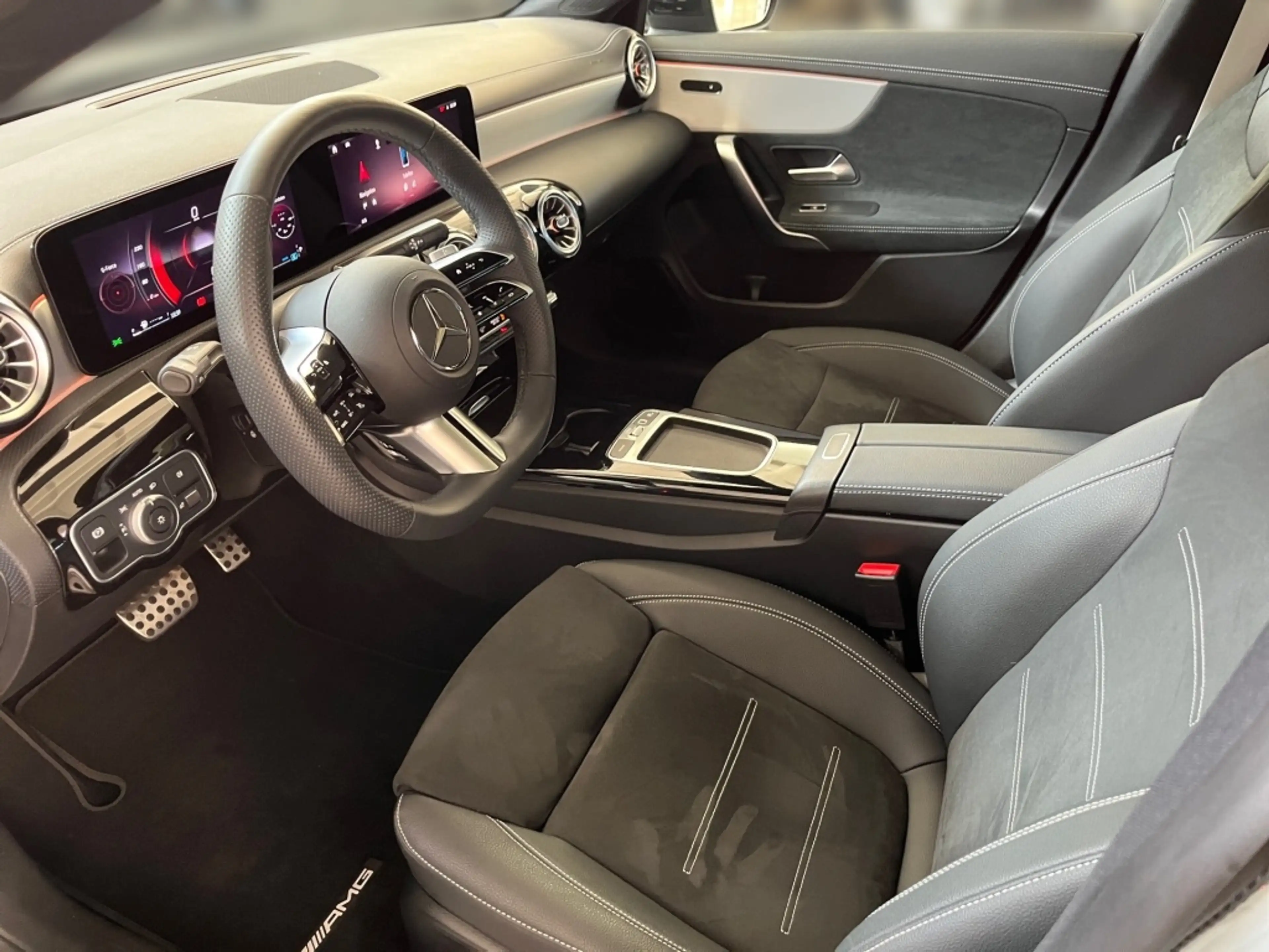 Mercedes-Benz CLA 180 Coupé AMG Night Distronic+ Pano LED 360° — photo 7