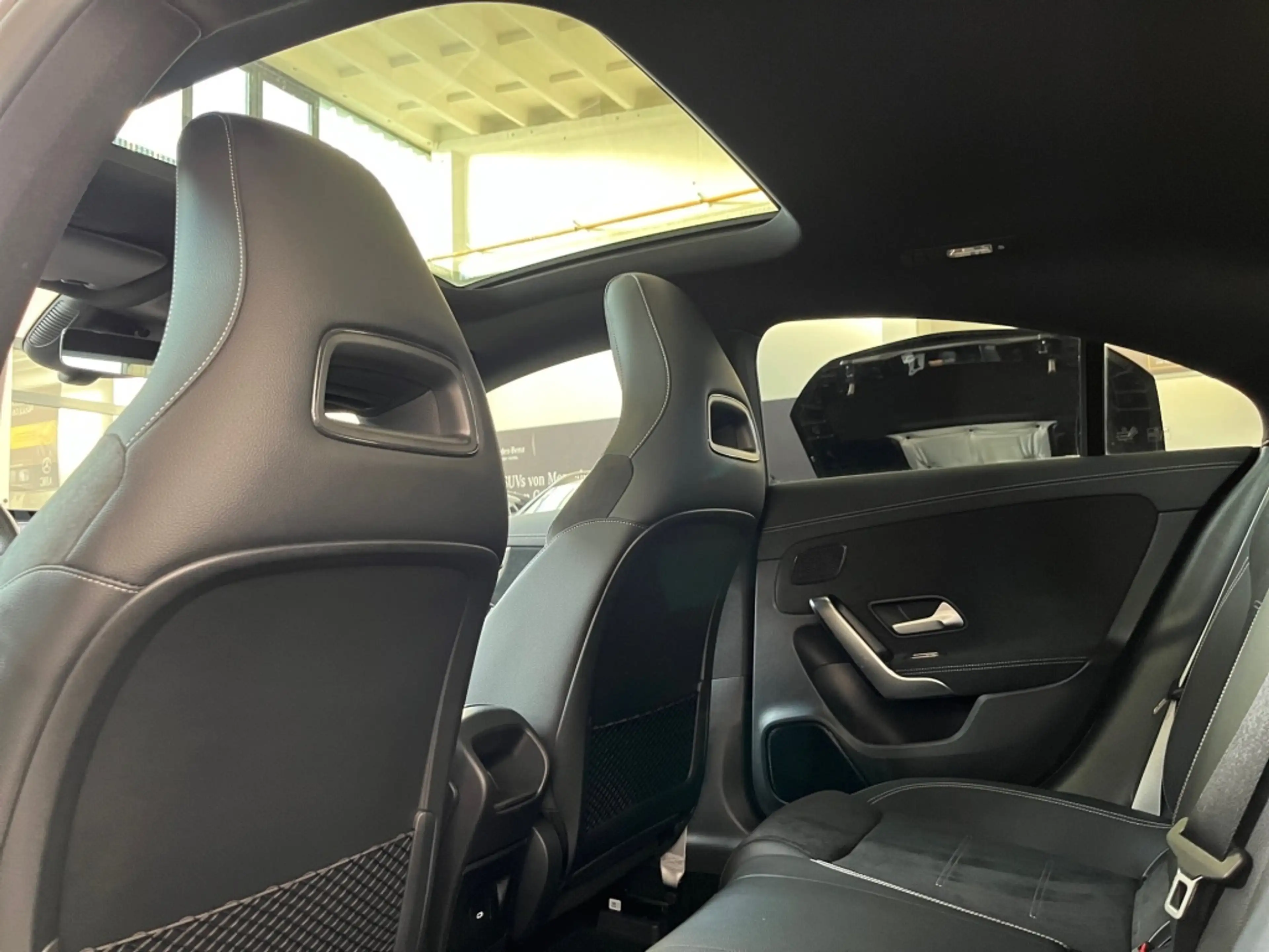 Mercedes-Benz CLA 180 Coupé AMG Night Distronic+ Pano LED 360° — photo 13