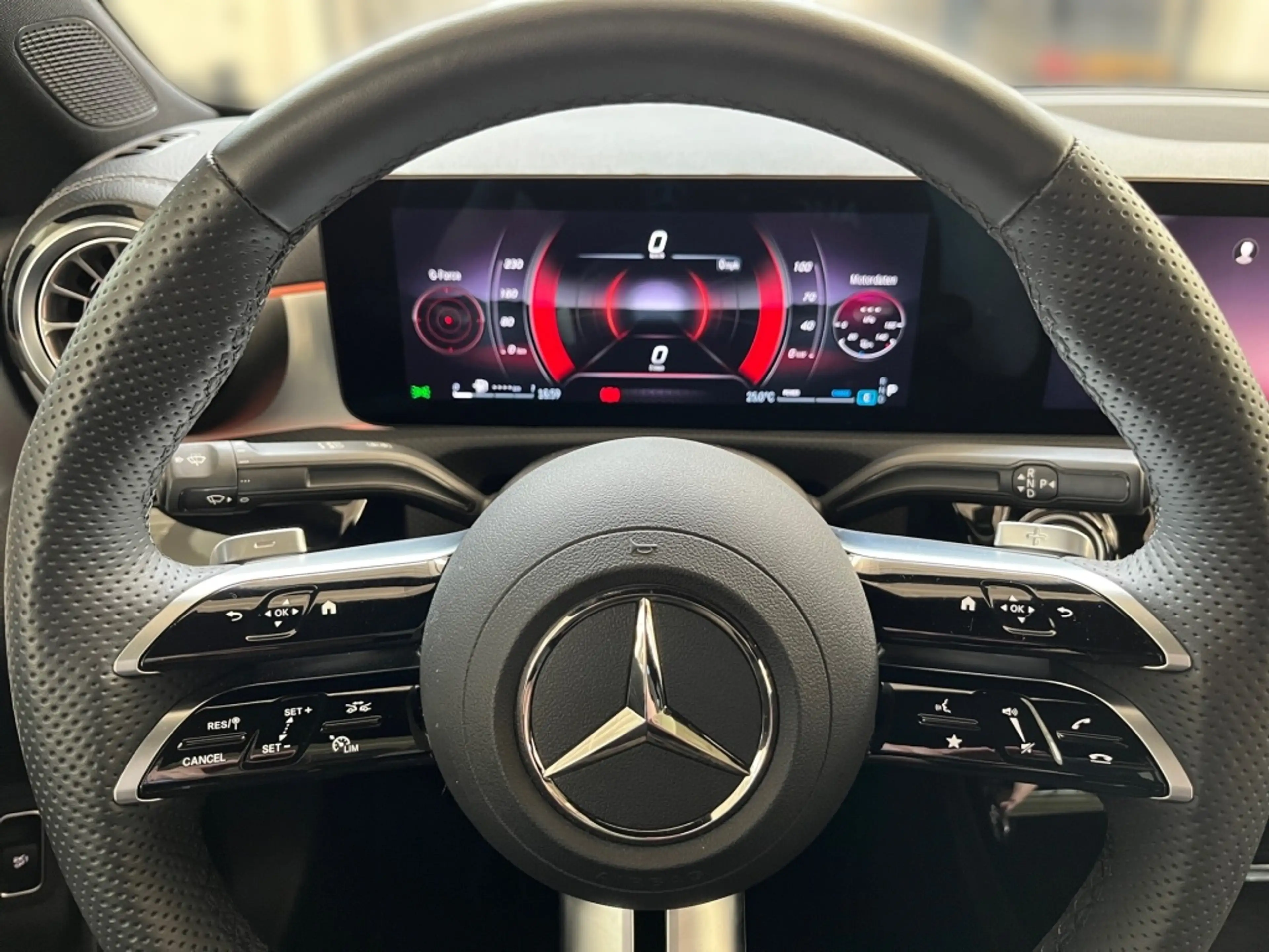 Mercedes-Benz CLA 180 Coupé AMG Night Distronic+ Pano LED 360° — photo 8