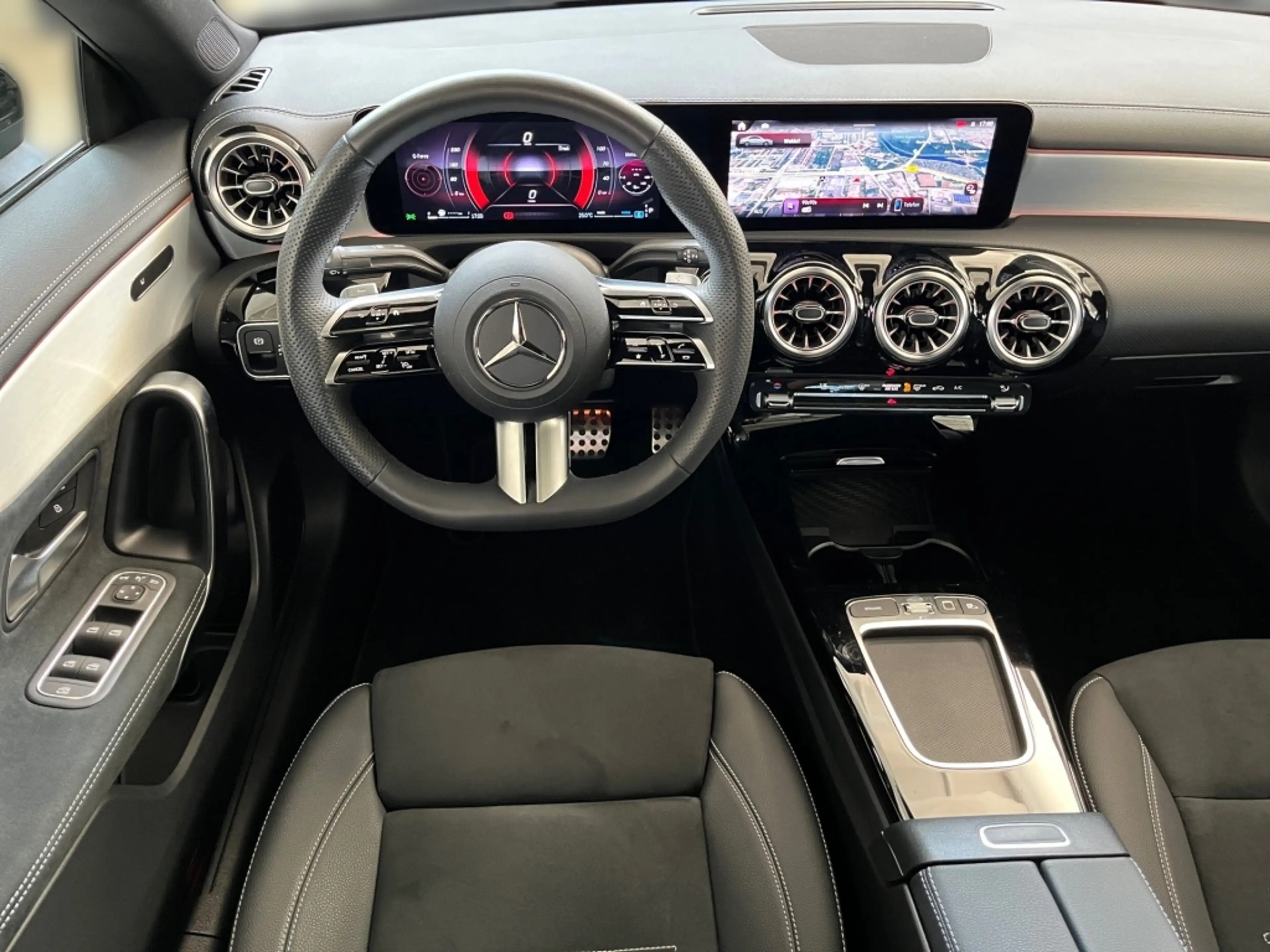 Mercedes-Benz CLA 180 Coupé AMG Night Distronic+ Pano LED 360° — photo 10