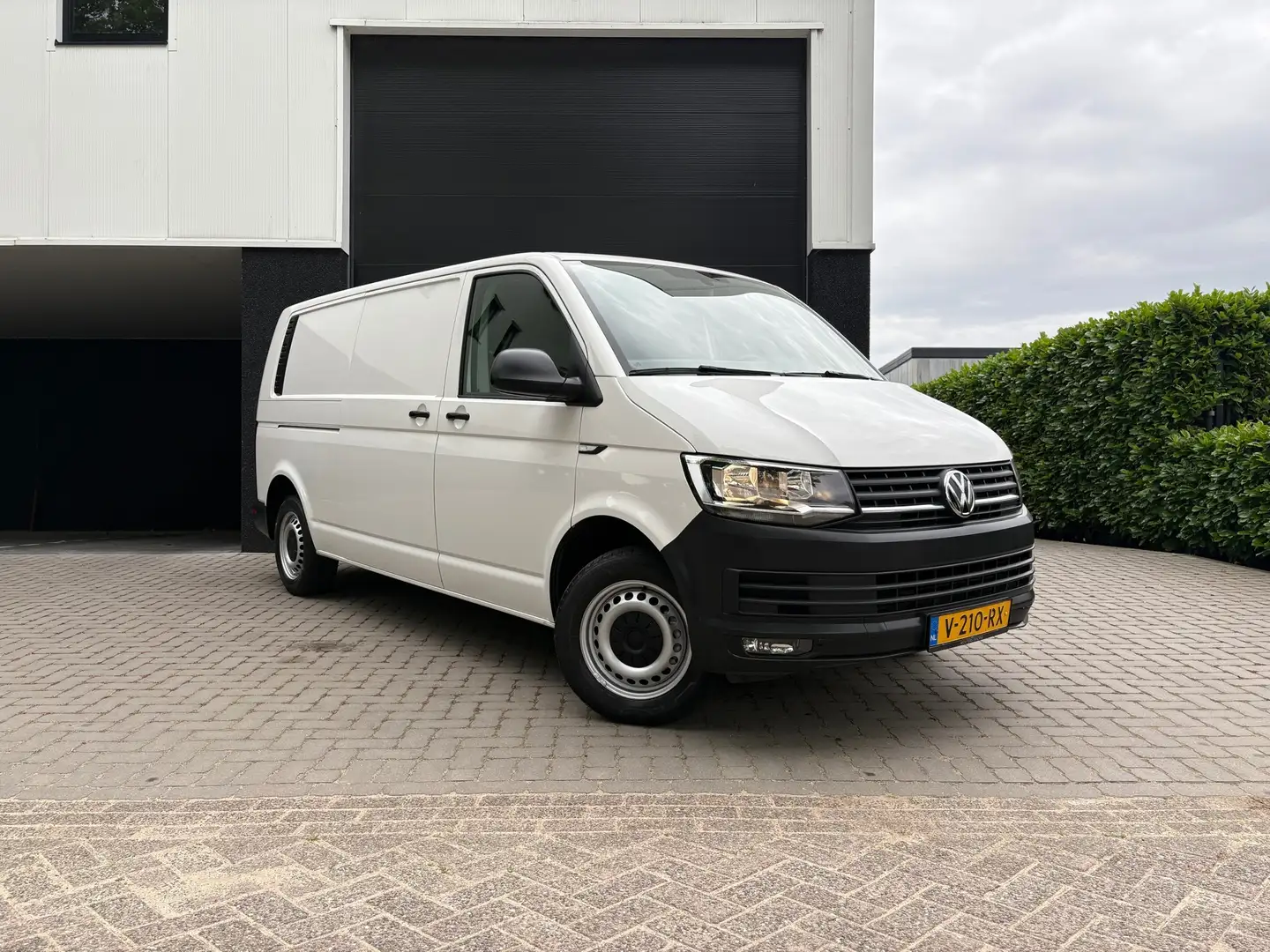 Volkswagen Transporter 2.0 TDI L2H1 Highline - 2x Schuif - CarPlay Wit - 1