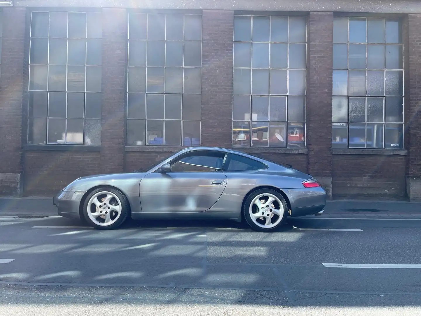 Porsche 996 911 Carrera - 1