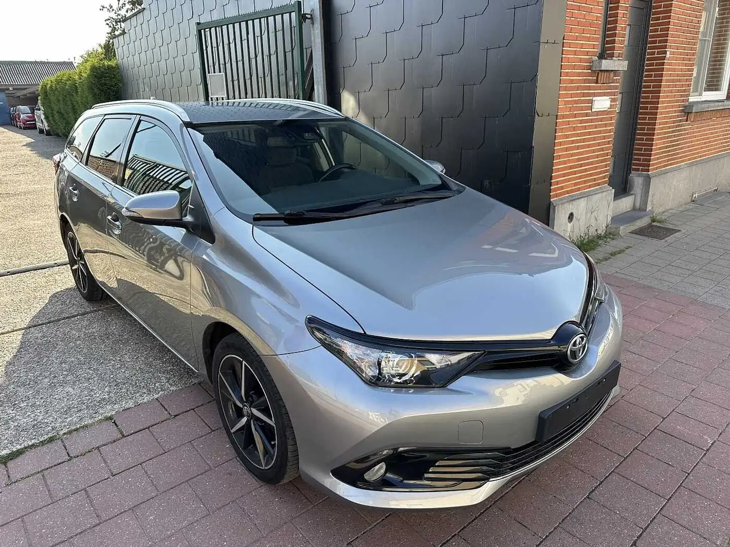 Toyota Auris TOURING SPORTS SW 1.2 I MET 109DKM HANDELAARS & EX Gris - 2