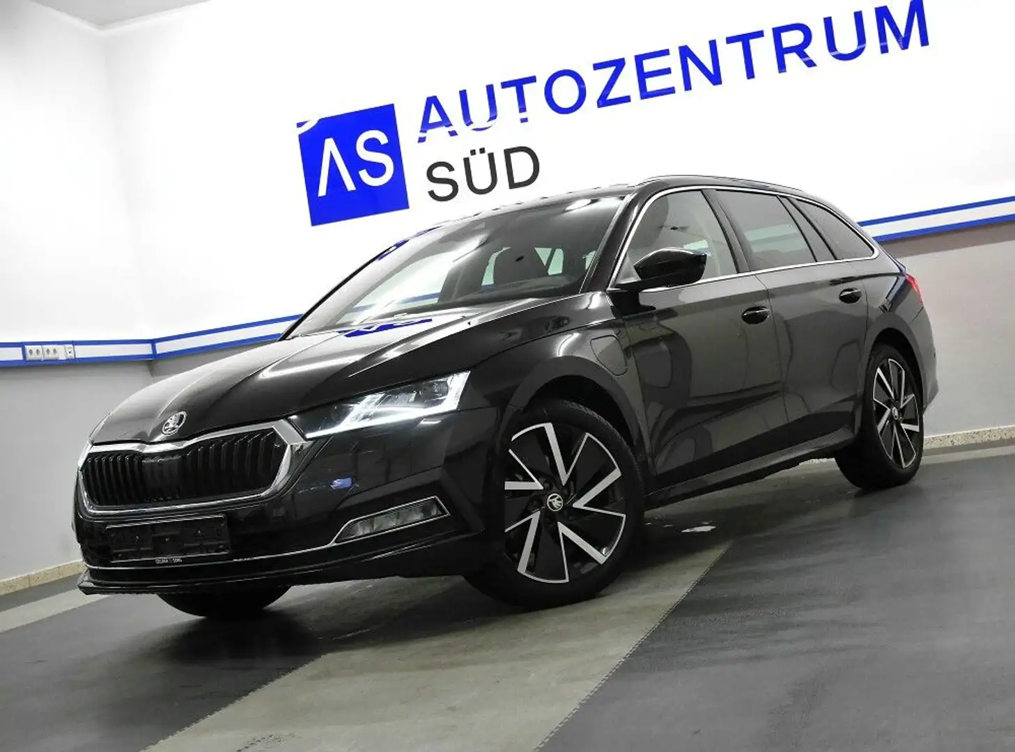 Skoda Octavia First Edition iV HUD/ACC/VIRTUAL/MATRIX Negro - 1