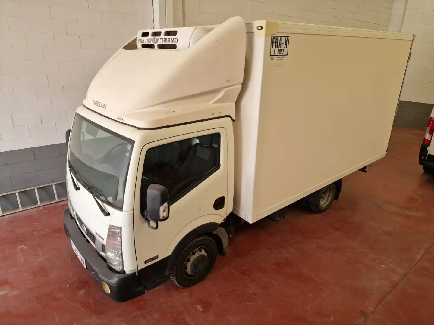 Nissan NT400 Cabina Abatible C.Cerr. Alu. 35.13/2 Comfort Blanc - 1