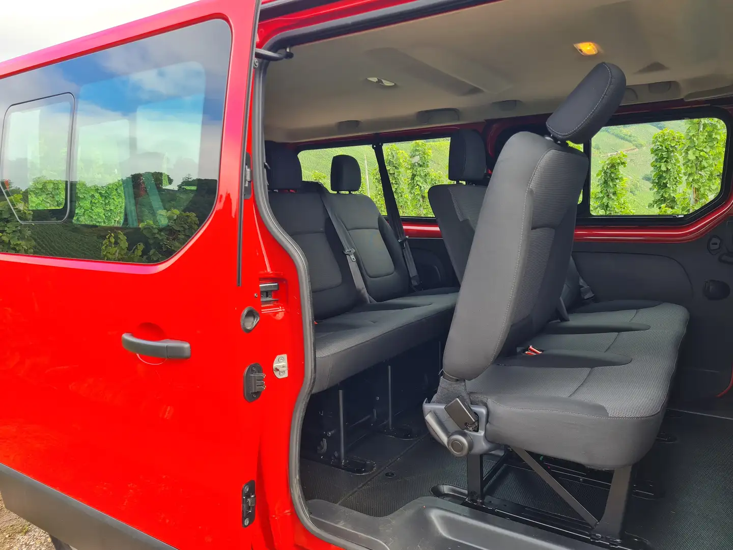 Renault Trafic L2H1 Life Combi, 2 Schiebetüren Hecktür AHK Rot - 2
